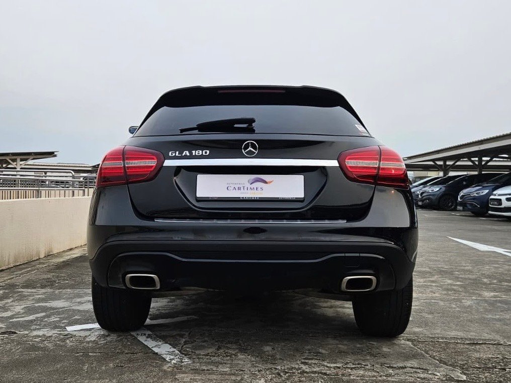 Mercedes-Benz GLA180 Urban Edition photo 5